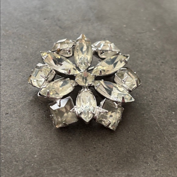 Vintage Crystal Brooch - Picture 7 of 11